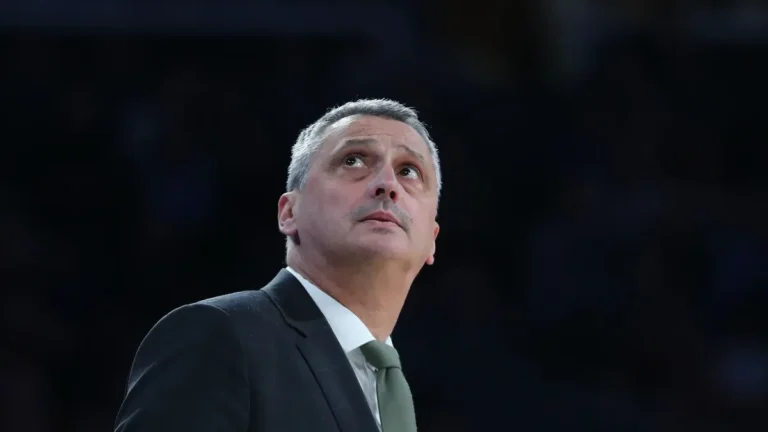 
                    Zvanično: Radonjić ostao bez kluba, da li je vreme za povratak u Zvezdu?